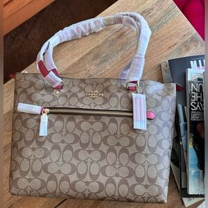 NEW WITH TAGS- Coach Brown Signature Tote Bag- With Pink Straps